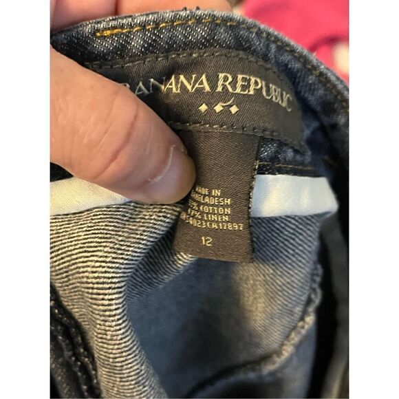 Banana Republic Y2K Denim Skirt. Zip in back. Size 12. - Picture 3 of 6